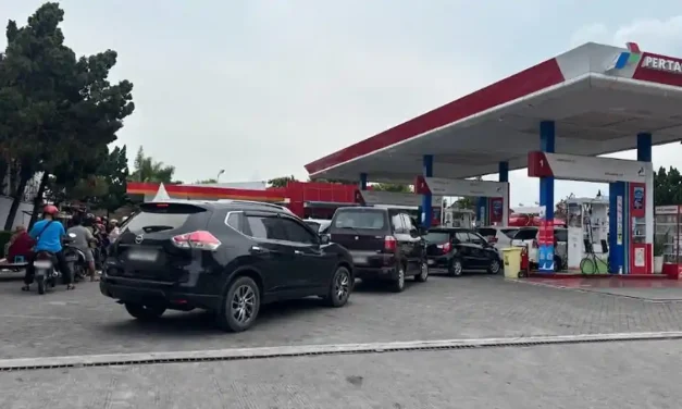 SPBU Medan Dipenuhi Antrean Panjang, Apa Penyebabnya?