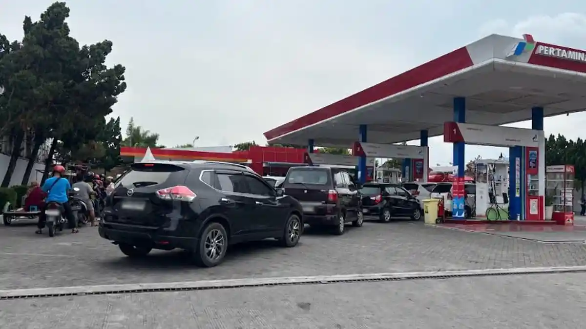 SPBU Medan Dipenuhi Antrean Panjang, Apa Penyebabnya?