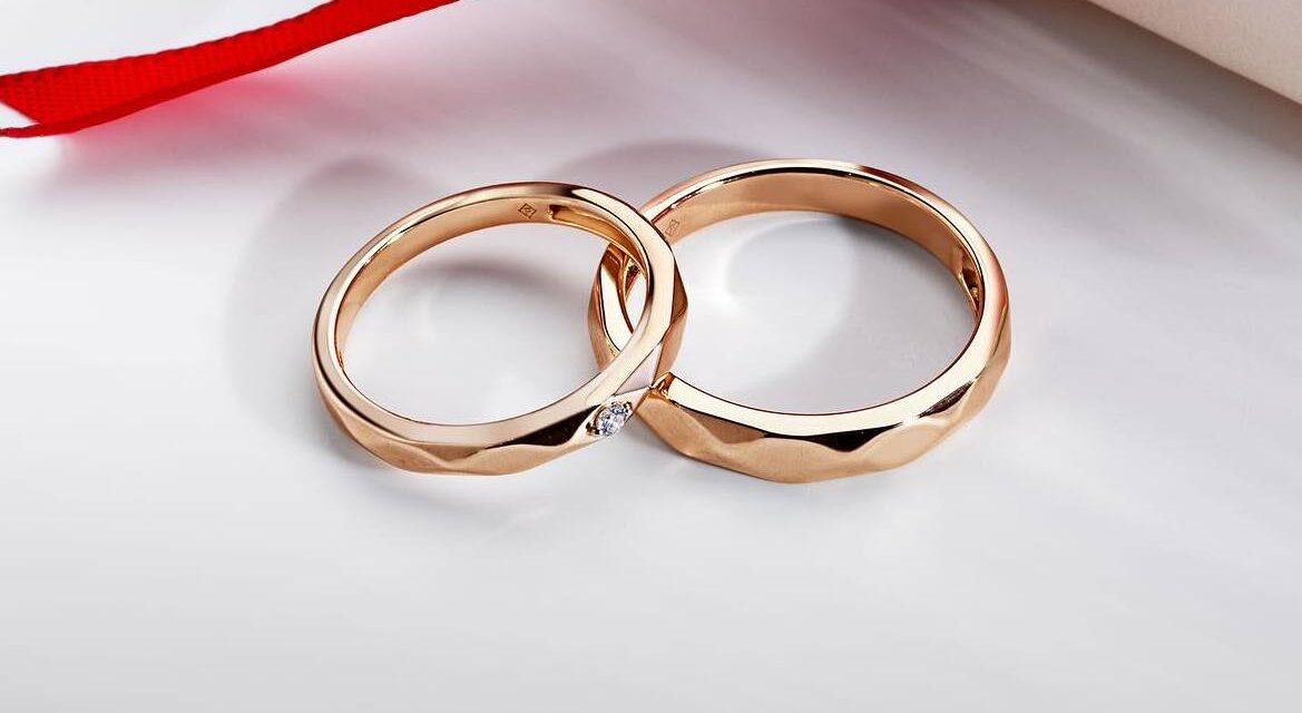 Cincin Pernikahan: Makna Simbolis, Material, Menentukan Desain